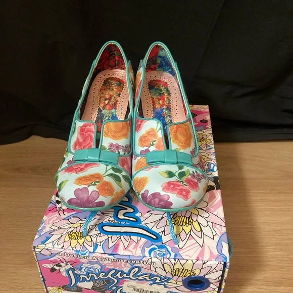 Floral Women's Shoes with Teal Accents - Picture 5 of 16